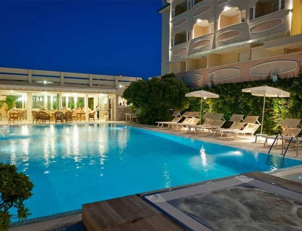 Hotel Derby Exclusive Milano Marittima Eksteriør billede